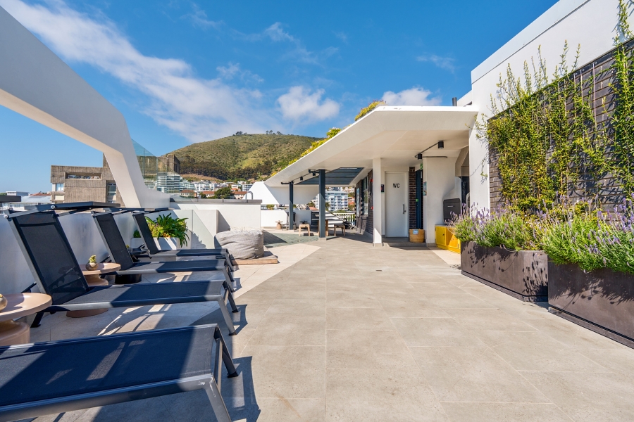 2 Bedroom Property for Sale in Sea Point Western Cape